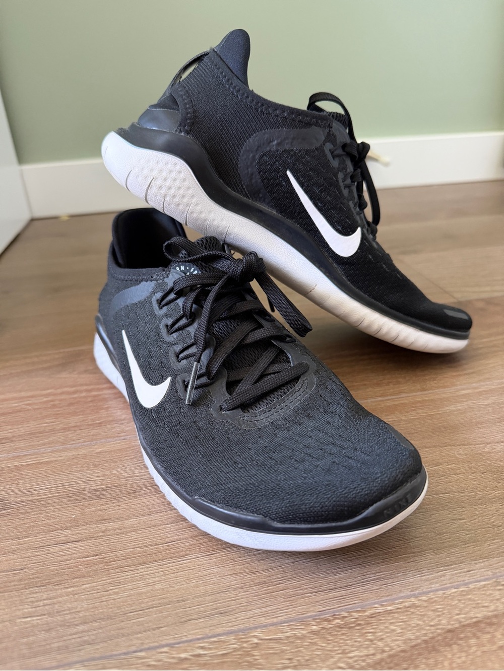 NIKE WOMEN • FREE RUN RUNNING SHOES